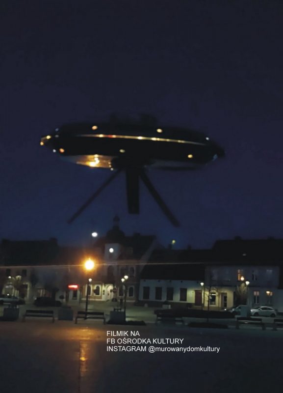 UFO nad miejskim ratuszem