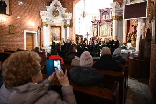 Występ chóru widziany z widowni