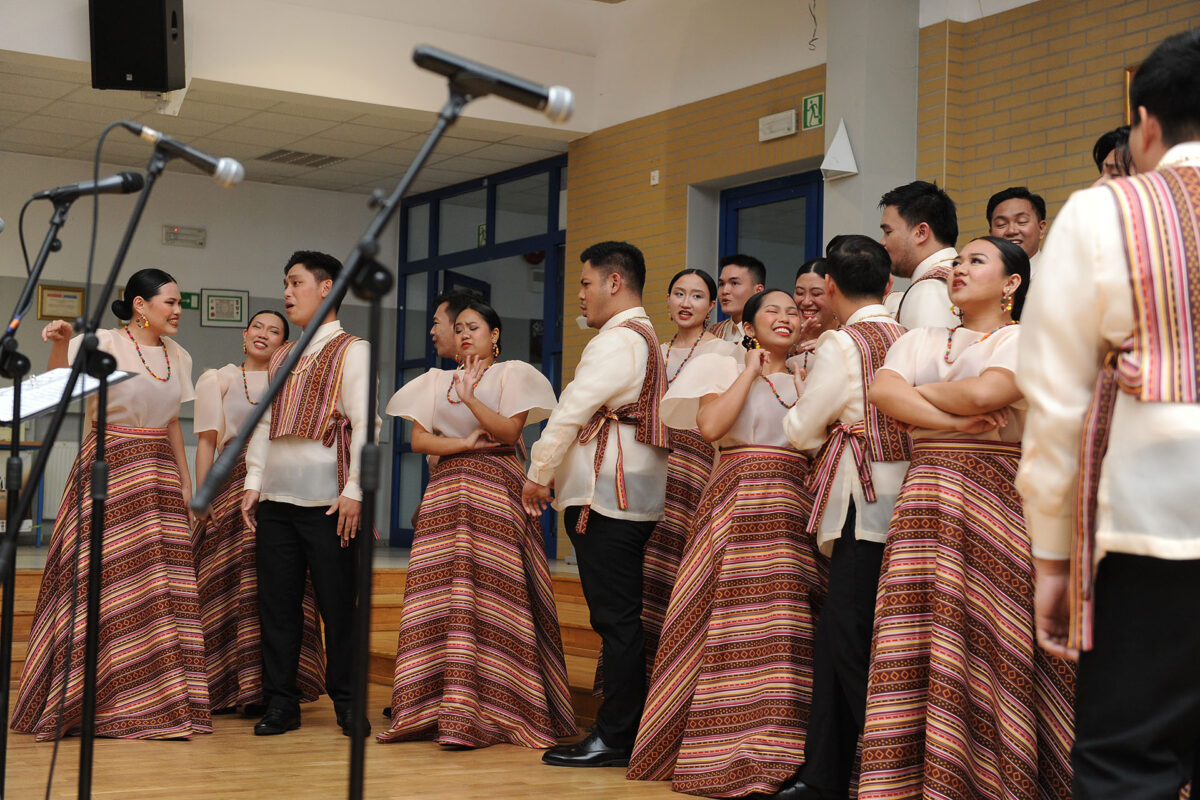 Chór Uniwersytetu Filipińskiego Manila Chorale