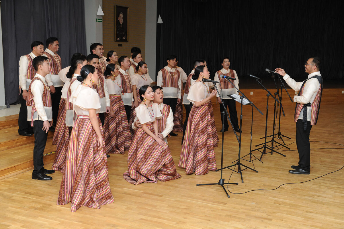 Chór Uniwersytetu Filipińskiego Manila Chorale