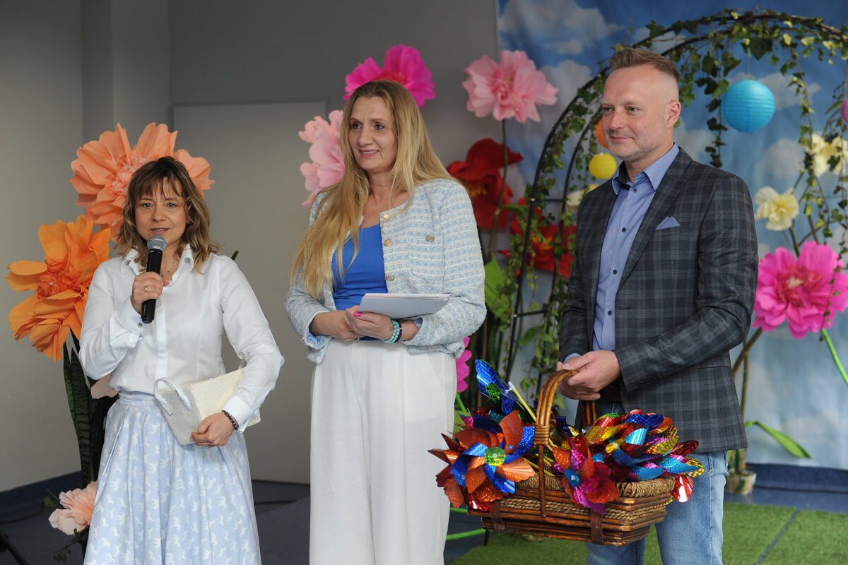 Jury wręczają nagrody