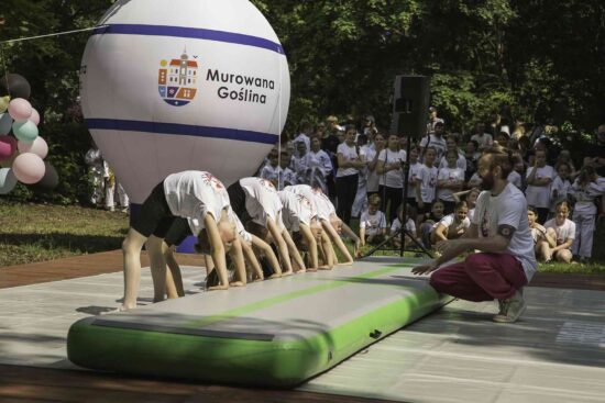 Pokazy akrobatyczne na sennie