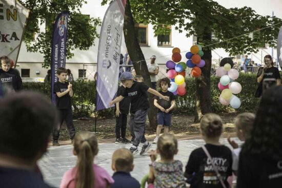Pokaz hip-hopowy na scenie