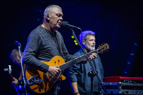mężczyzna z gitarą