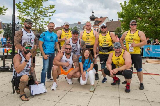 Strongmani z panią burmistrz i dyrektorem CKiS.