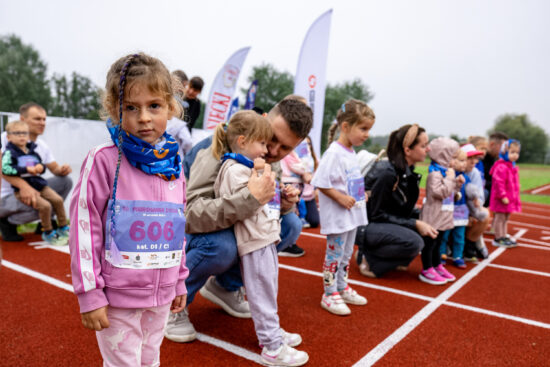 Najmłodsza grupa dzieci gotowa do startu