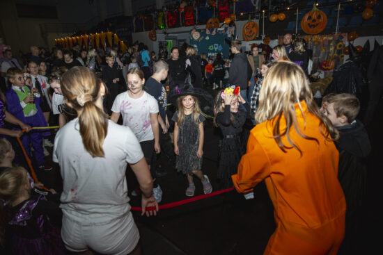 Uczestnicy zabawy halloweenowej