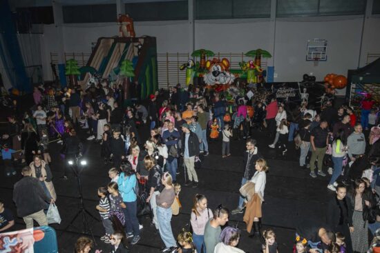 Uczestnicy zabawy halloweenowej