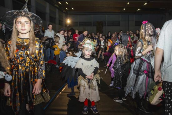 Uczestnicy zabawy halloweenowej