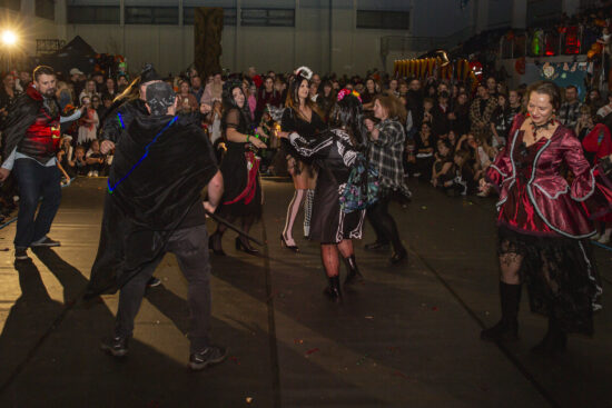 Uczestnicy zabawy halloweenowej