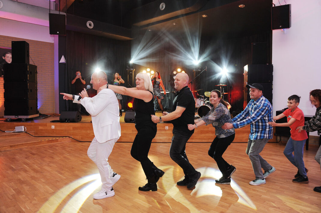 9. Artysta tańczący z publicznością