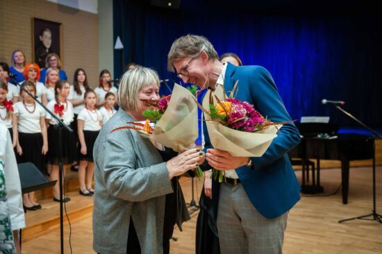 Składanie gratulacji i podziękowań przez pana burmistrza