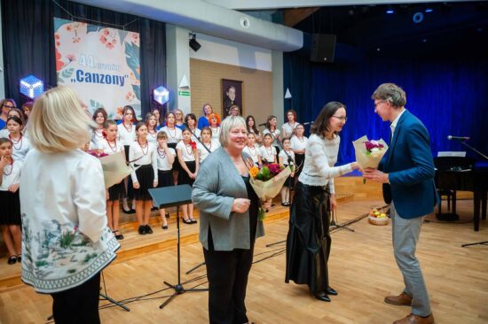 Składanie gratulacji i podziękowań przez pana burmistrza