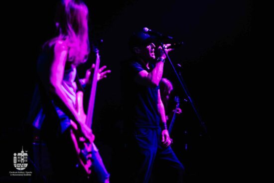 Muzycy z zespołu na scenie