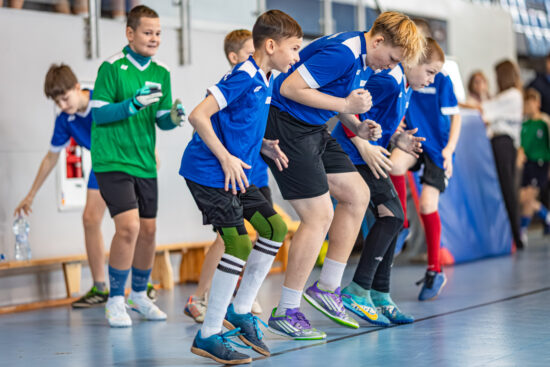 Rozgrzewka zawodników przed wejściem na bosiko