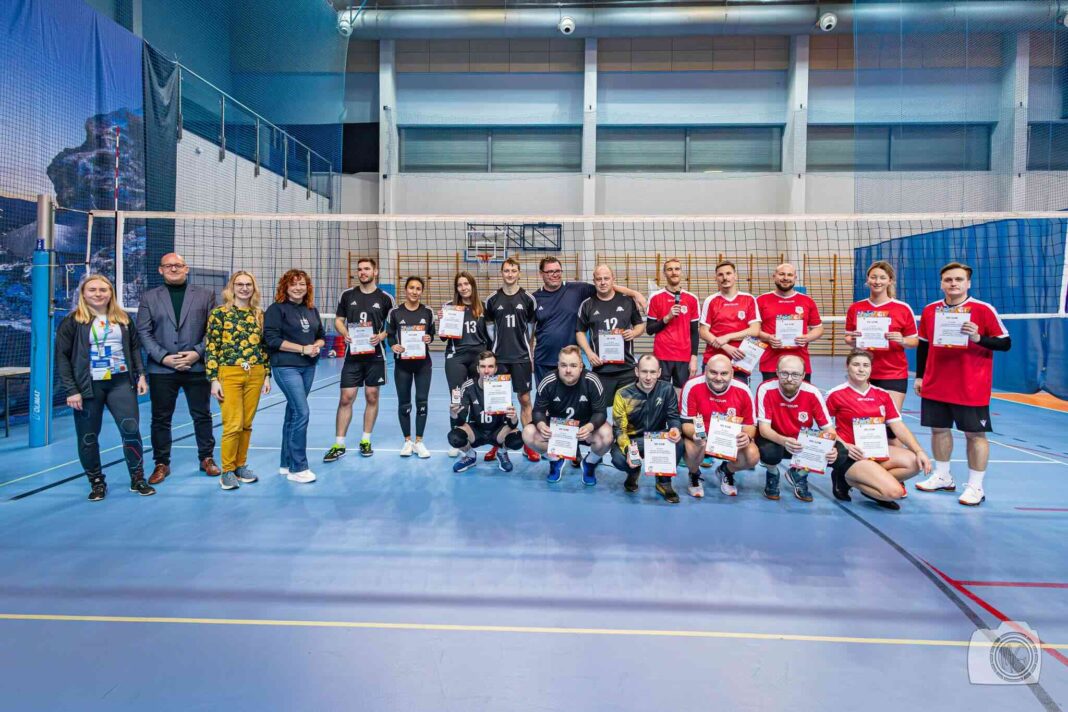 drużyny z miejsc 9-12 po dekoracji drużyny z miejsc 9-12 po dekoracji