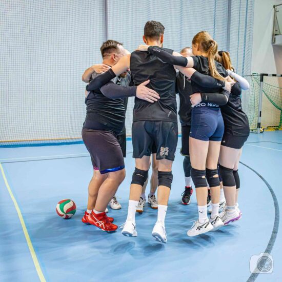 wspólna radość drużyny po zdobyciu punktu