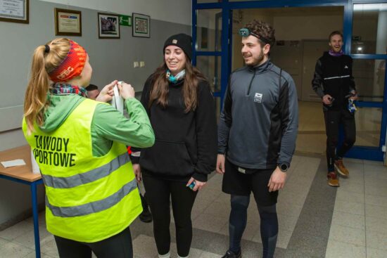 nagradzanie medalem na mecie