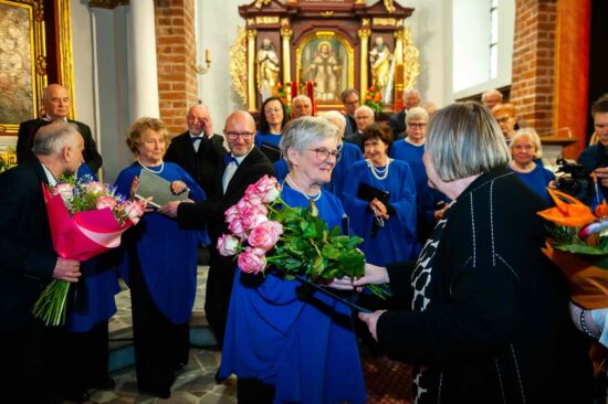 Składanie życzeń przez zaproszonych gości