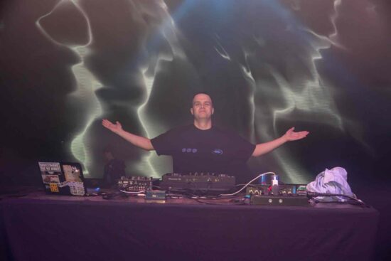 Na scenie DJ Pan Jan za konsolą